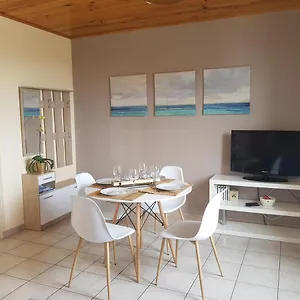 https://a-deux-pas-du-port-de-locquirec.inbrittany.com