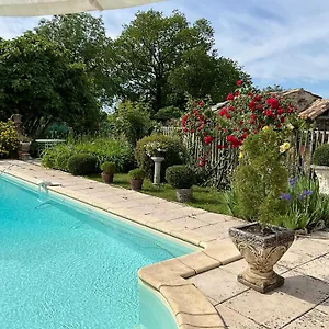 https://les-gites-perard.midi-pyreneeshotels.com